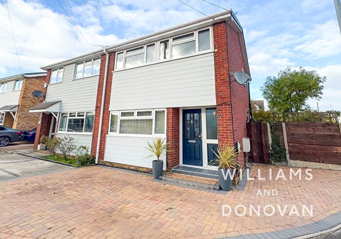 3 Bedroom Semi Detached House For Sale In Briar Close, Hockley, SS5