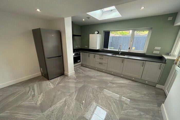 2 Bedroom Flat To Rent In Fernleigh Avenue, Nottingham, NG3