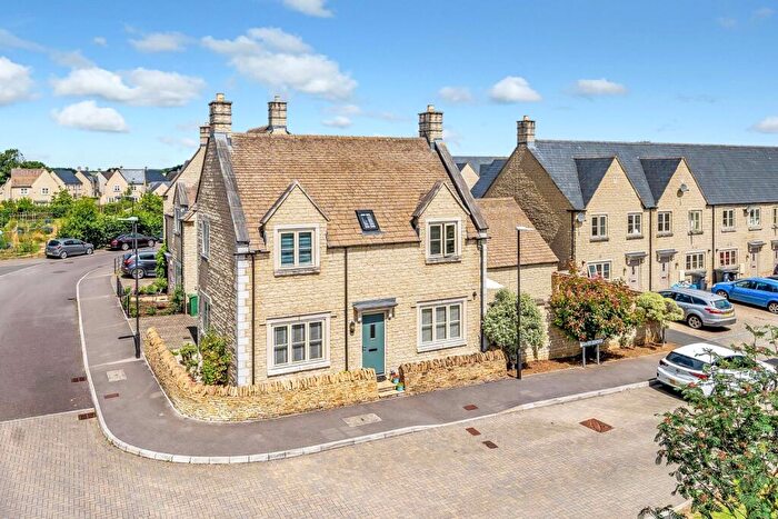 4 Bedroom Link Detached House For Sale In Jacob's Piece, Fairford, GL7