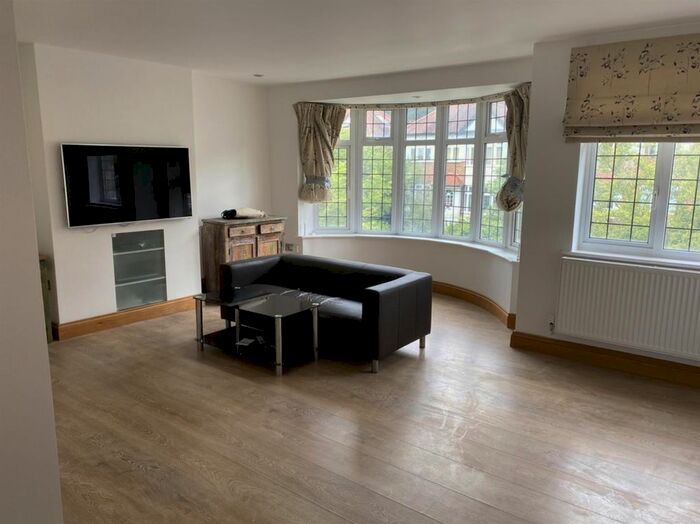2 Bedroom Property To Rent In Sandall Close, London, W5