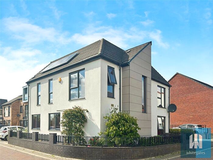 3 Bedroom Detached House To Rent In Curlew View, South Elmsall, Pontefract, WF9