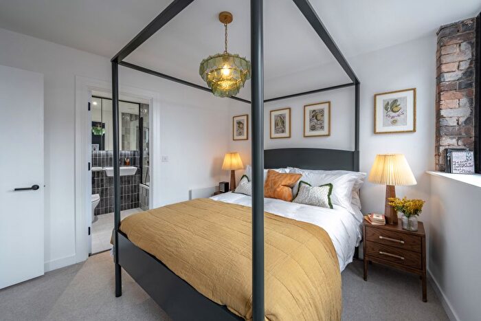 1 Bedroom Flat For Sale In Lockside Wharf, Scotland Street, Birmingham City Centre, B1