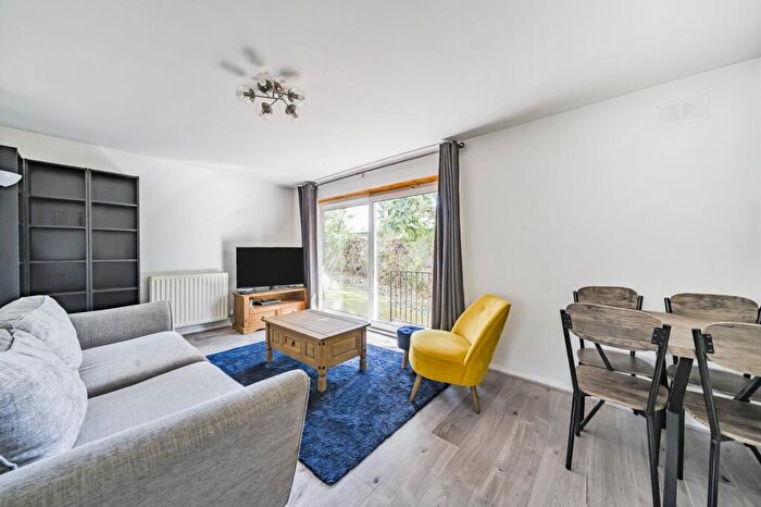 2 Bedroom Flat To Rent In Baring Road, Lee, SE12