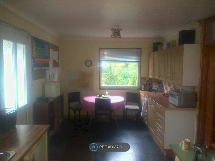 3 Bedroom Bungalow To Rent In Newtown, Ammanford, SA18
