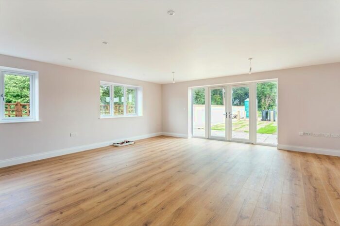 3 Bedroom Semi-Detached House To Rent In Church Walk, Brighton Road, Horley, RH6