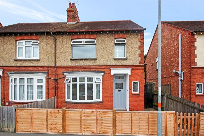 3 Bedroom Semi Detached House To Rent In Upper Queen Street, Rushden, NN10