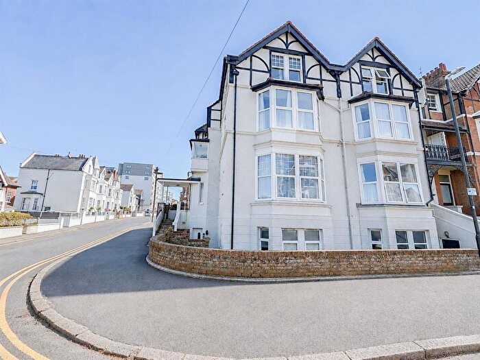 2 Bedroom Flat For Sale In Egerton Road, Bexhill-On-Sea, TN39