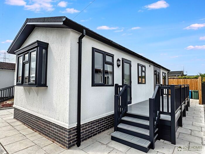 2 Bedroom Mobile/park Home For Sale In Carr Bridge Residential Park, Blackpool, FY4