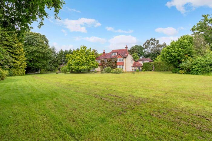 5 Bedroom Detached House For Sale In Lynchborough Road, Liphook, GU30