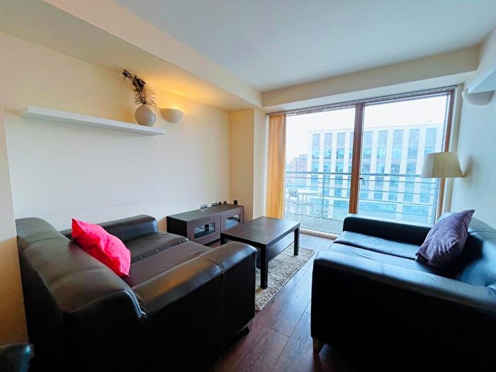 2 Bedroom Flat To Rent In Whitehall Waterfront, Riverside Way, Leeds, LS1