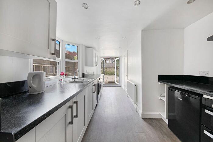 3 Bedroom Terraced House For Sale In Khartoum Road, Plaistow, E13