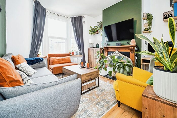2 Bedroom Maisonette For Sale In Caulfield Road, East Ham, London, E6