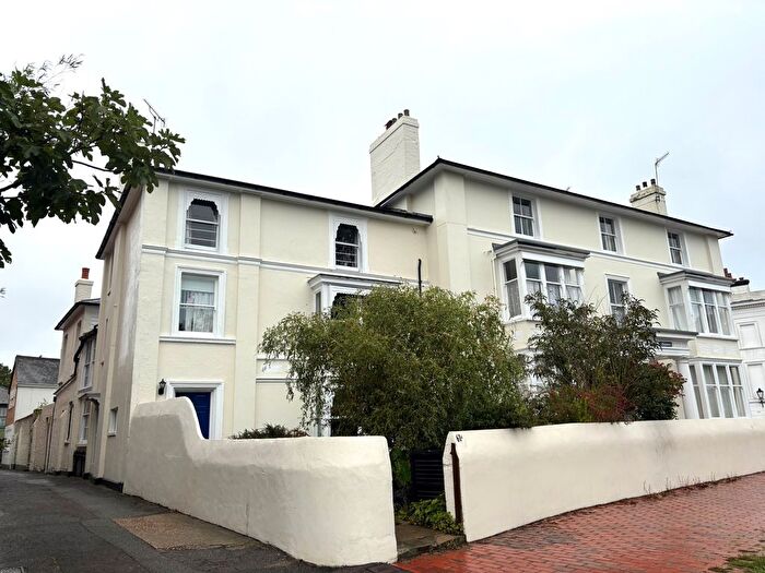 2 Bedroom Flat To Rent In Mount Ephraim, Tunbridge Wells, TN4