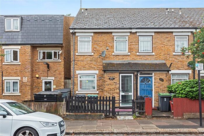 3 Bedroom Terraced House For Sale In Antill Road, London, N15