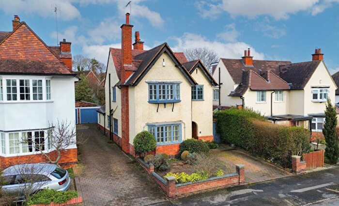 4 Bedroom Detached House For Sale In Carisbrooke Road, Knighton, Leicester, LE2