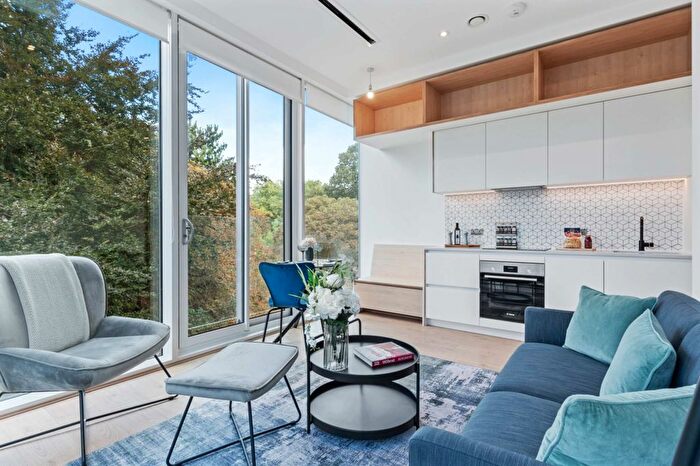 2 Bedroom Flat To Rent In Great West Road, Brentford, TW8