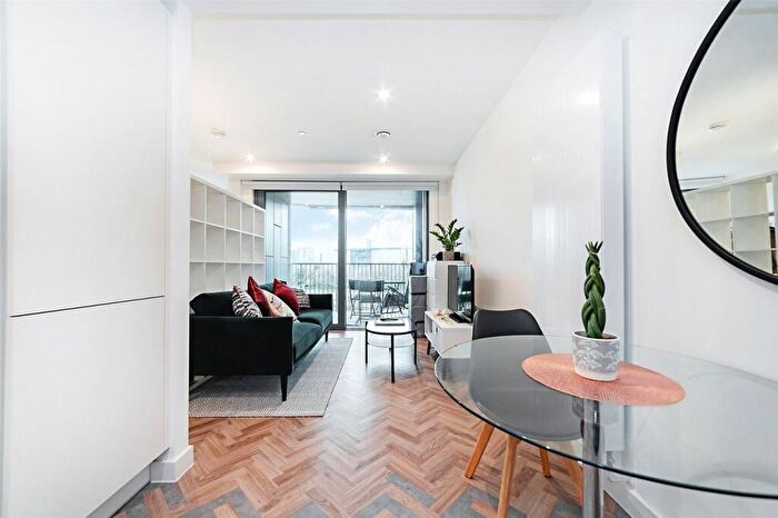 Apartment To Rent In Skyline Apartments, Makers Yard, London, E3