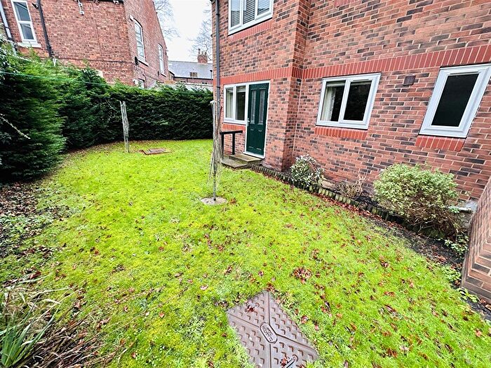 2 Bedroom Flat For Sale In Beech Grove, Selby, YO8