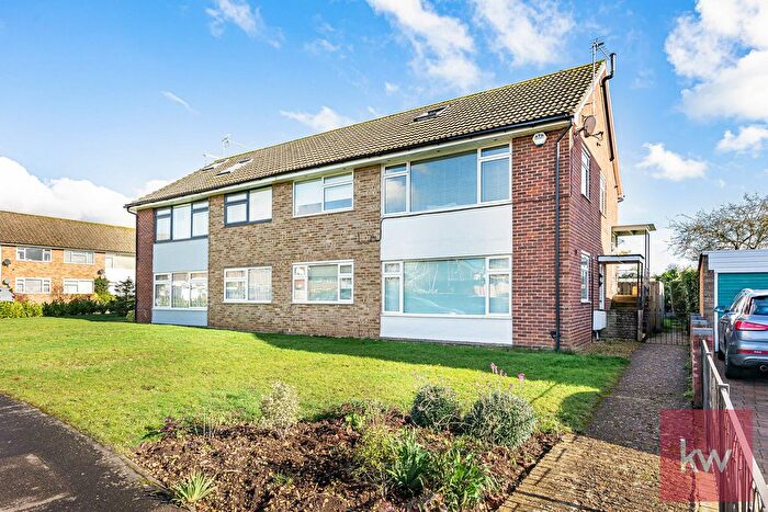 3 Bedroom Maisonette For Sale In Broom Hill, Cookham, Maidenhead, SL6