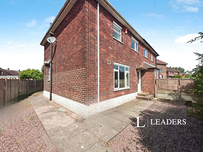 3 Bedroom Semi-Detached House To Rent In Mowbray Walk, Stoke-on-Trent, Staffordshire, ST1