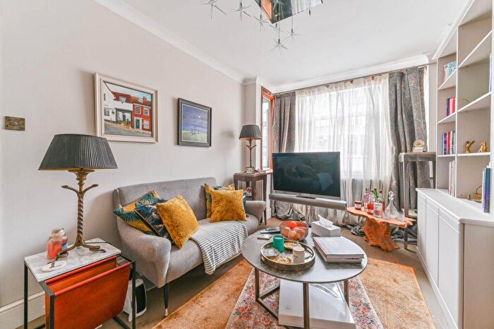 3 Bedroom End Of Terrace House For Sale In Beauchamp Road, Crystal Palace, London, SE19