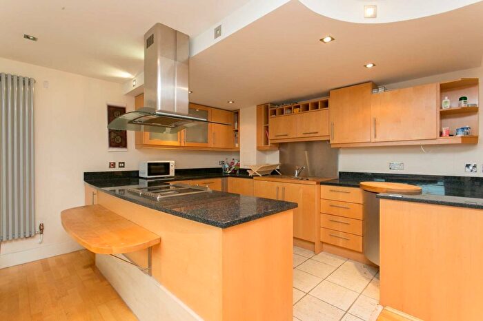 2 Bedroom Flat For Sale In Millharbour, London, E14