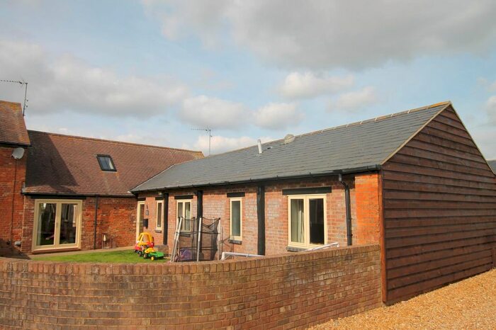 3 Bedroom End Of Terrace House To Rent In Barons Barn, Preston Bissett, MK18