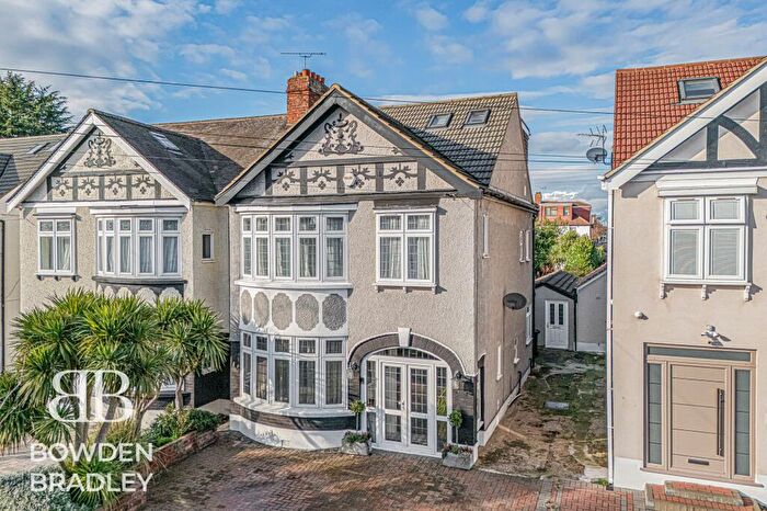 4 Bedroom Semi Detached House For Sale In Highwood Gardens, Clayhall, IG5