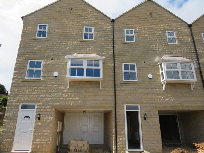 4 Bedroom Property To Rent In Alder Mews, Batley, WF17