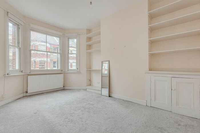 2 Bedroom Flat To Rent In Crewdson Road, Oval, SW9