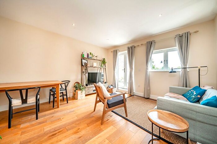 1 Bedroom Flat To Rent In The Green, Twickenham, TW2