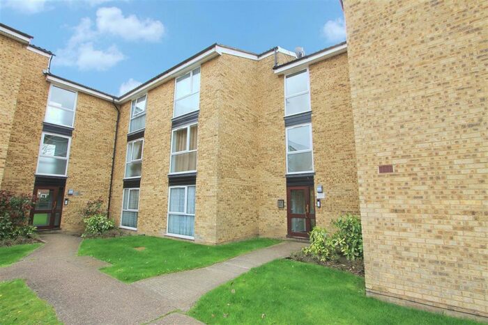 1 Bedroom Flat To Rent In Aylsham Drive, Ickenham, UB10