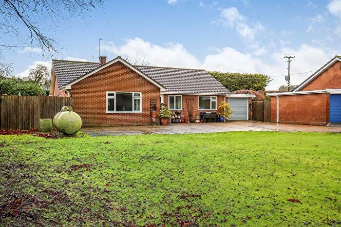 3 Bedroom Detached Bungalow For Sale In New Bungalows, Old Alresford, Alresford, SO24
