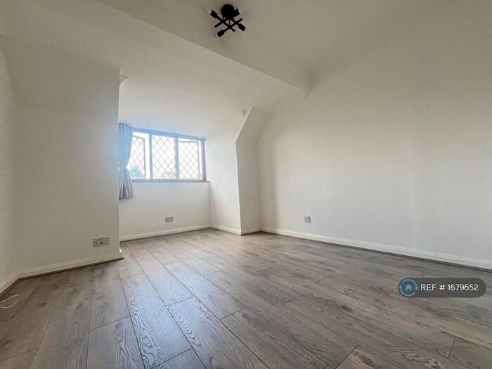 4 Bedroom Detached House To Rent In Highfield Road, Romford, RM5