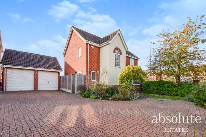 4 Bedroom Detached House To Rent In Lindisfarne Priory, Riverfield Drive Area, Bedford, MK41