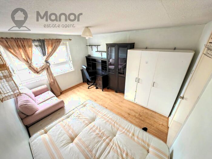 1 Bedroom Flat To Rent In Parkhurst Road, London, E12