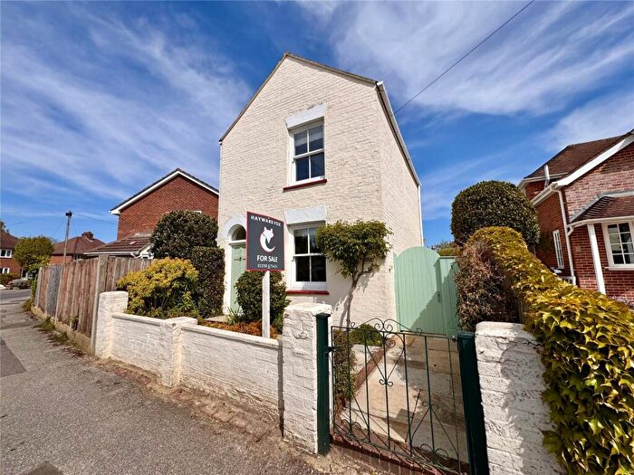 2 Bedroom Detached House For Sale In Brook Road, Lymington, Hampshire, SO41