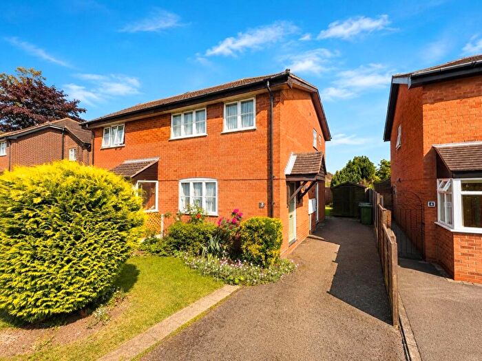 3 Bedroom Semi-Detached House For Sale In Minions Close, Atherstone, Warwickshire, CV9