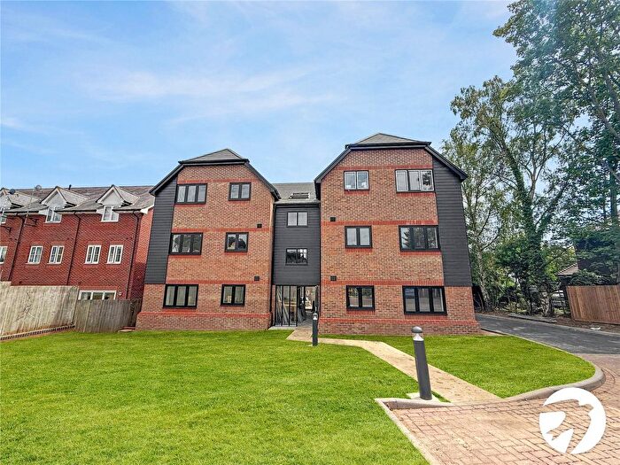 2 Bedroom Flat To Rent In Fleet House, Upnor, Rochester, Kent, ME2