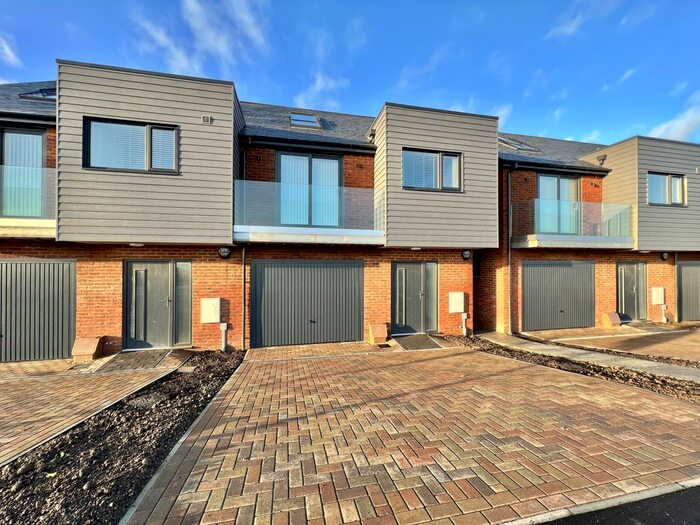 3 Bedroom Semi-Detached House To Rent In Saxon Reach, Cliffsend, Ramsgate, CT12