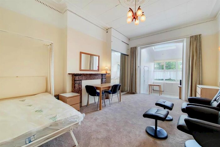 1 Bedroom Flat To Rent In Newlands Park, London, SE26