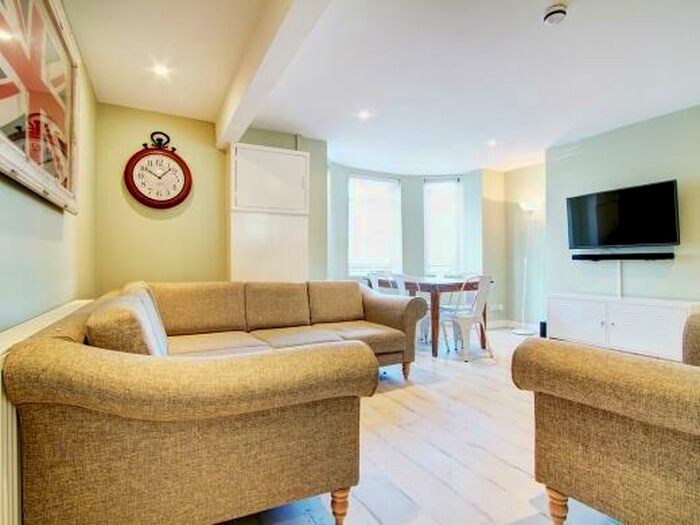 8 Bedroom Terraced House To Rent In Queens Road, Leeds, LS6