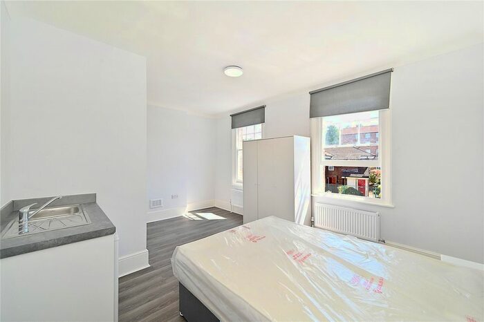 Studio To Rent In Robertson Street, Battersea, London, SW8