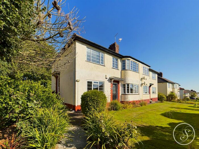 2 Bedroom Maisonette To Rent In Redesdale Gardens, Adel, Leeds, LS16