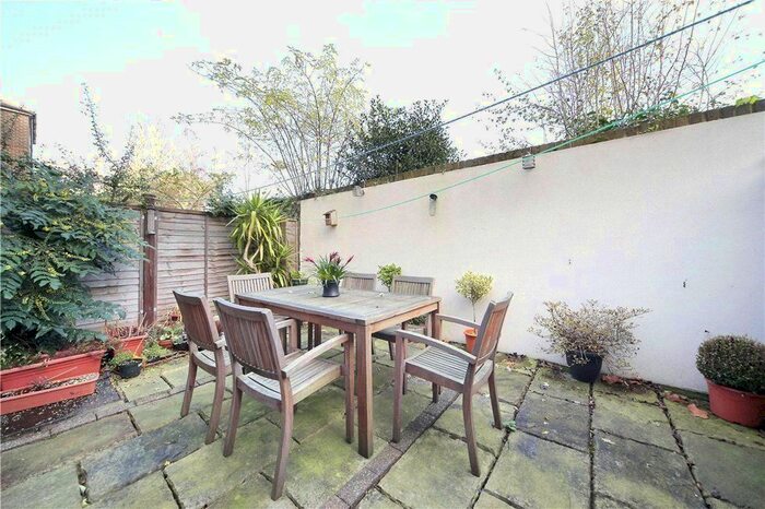 3 Bedroom Mews House To Rent In Waldo Close, Clapham, London, SW4