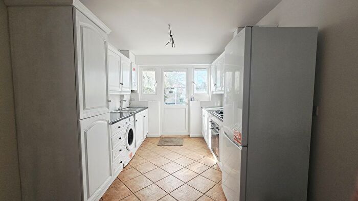 3 Bedroom Flat To Rent In Comyns Road, Dagenham, RM9