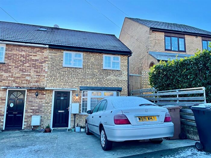 2 Bedroom End Terrace House For Sale In Chace Avenue, Potters Bar, EN6