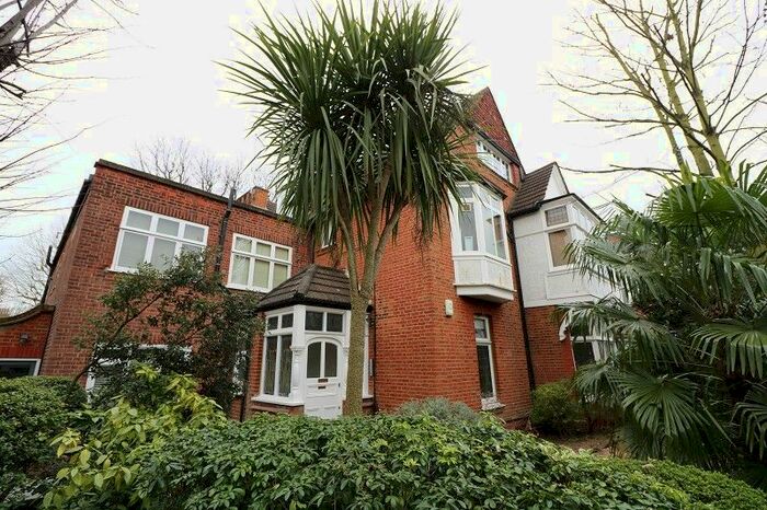 2 Bedroom Flat To Rent In The Avenue, Chiswick, London., W4