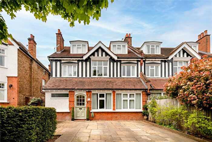 3 Bedroom Apartment To Rent In Springfield Apartments, Claygate, Surrey, KT10