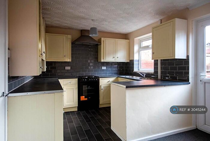 3 Bedroom Semi Detached House To Rent In Ganners Grove, Leeds, LS13
